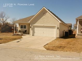 12208 N Pomona Ln, Kansas City, MO 64163