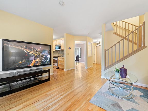 4th image of 15617 NE 70th Ct #102