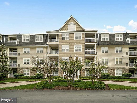 4th image of 2520 Waterside Dr Unit 405