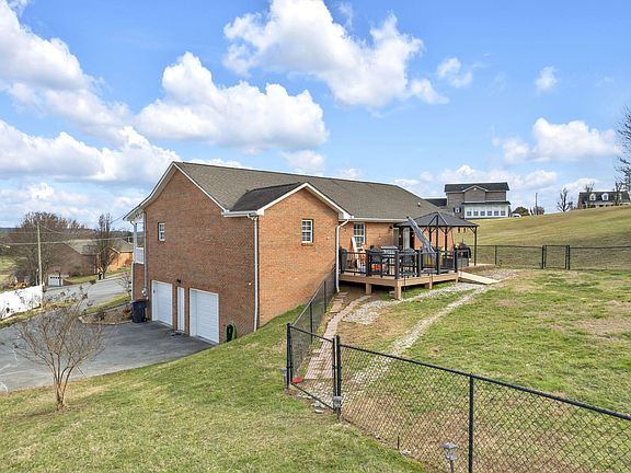 5th image of 1903 Creekside Cir