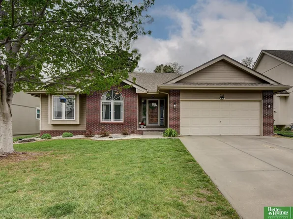 718 Cedar View Cir, Bellevue, NE 68123