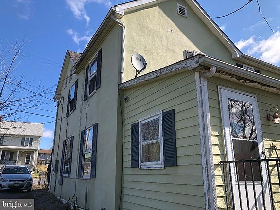 3rd image of 215 Liberty St