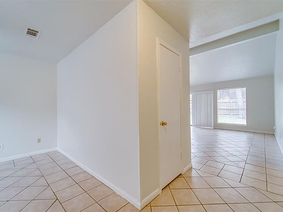 5th image of 15114 Forest Lodge Dr