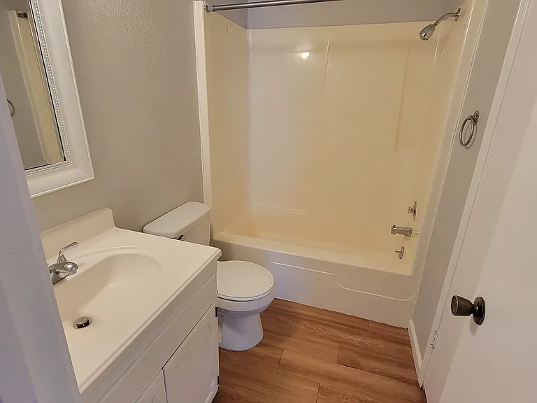507 W Westview St #16 — Photo 6