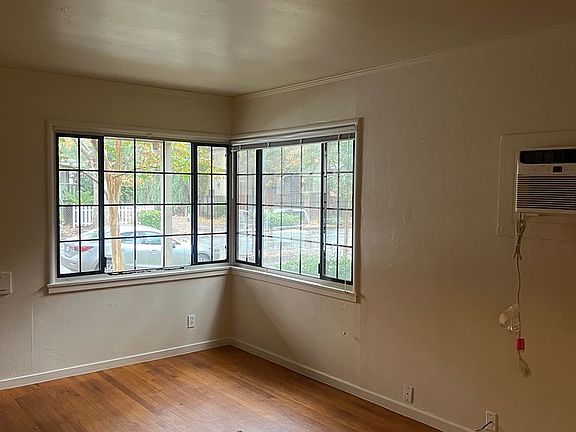 3rd image of 425-427 23rd St #425