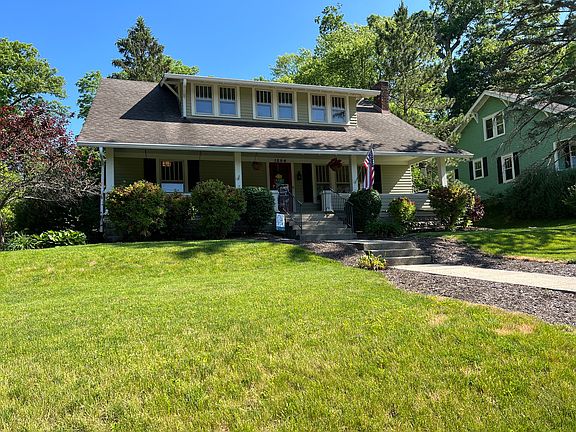 2nd image of 1204 Woodlawn Dr