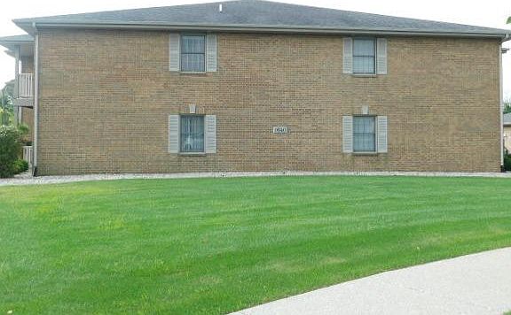 2nd image of 9840 Wildwood Ct Unit 2-B