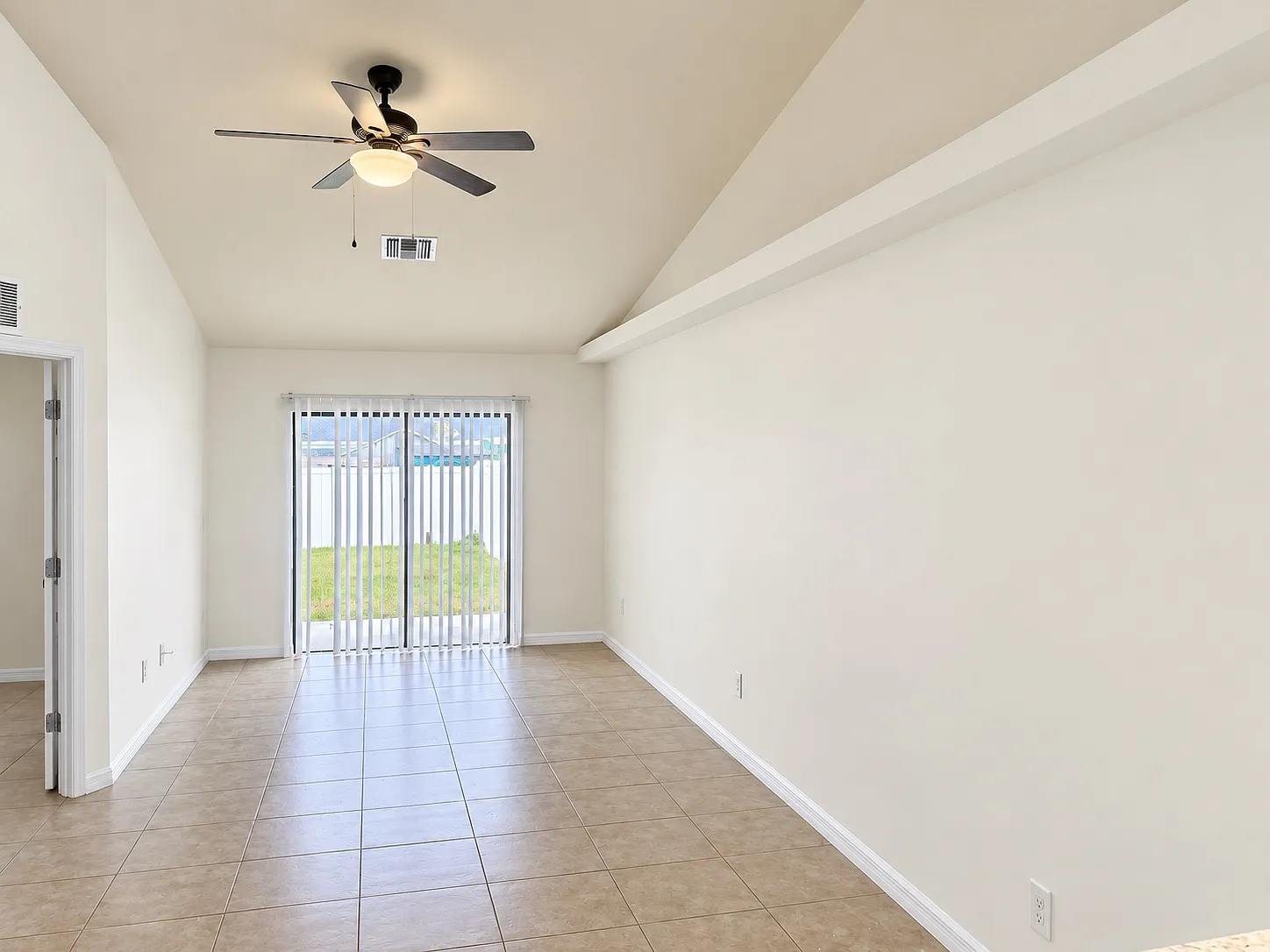 4427 SW 9th Ave — Photo 2