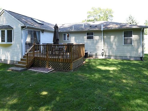 4th image of 15 Oak Hill Dr