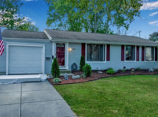 903 Sun Valley Dr, North Tonawanda, NY 14120