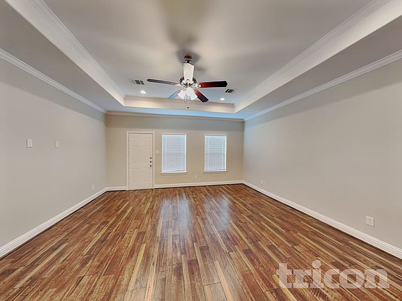2nd image of 1002 Woodcrest Dr