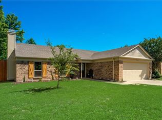 2222 Country Oaks Dr, Garland, TX 75040