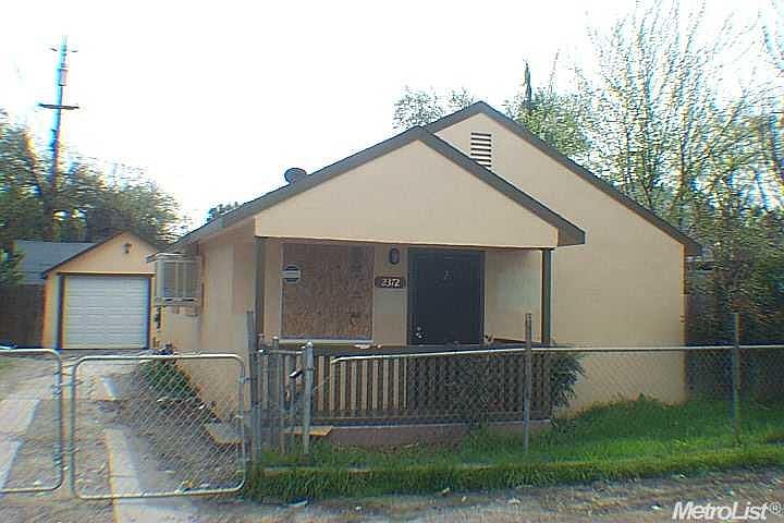 1st image of 2372 Mistletoe Ave