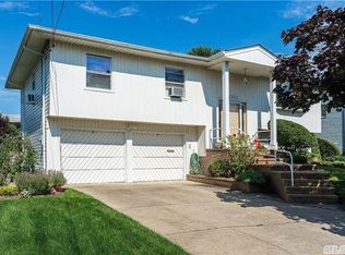 2903 Beach Dr, Merrick, NY 11566