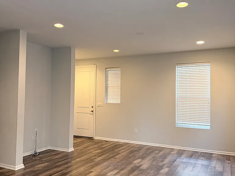 1517 S Dallas Cir — Photo 4