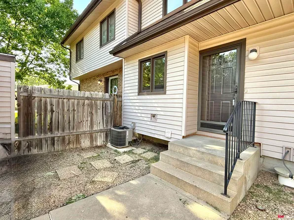 2142 Southwood Pl, Lincoln, NE 68512