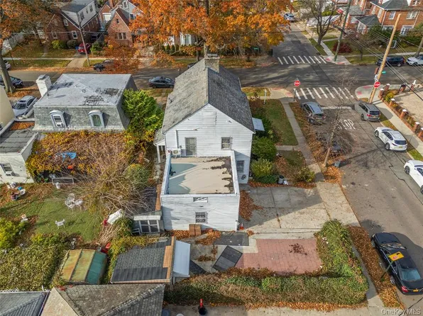 52-06 Bowne Street image 10 of 16