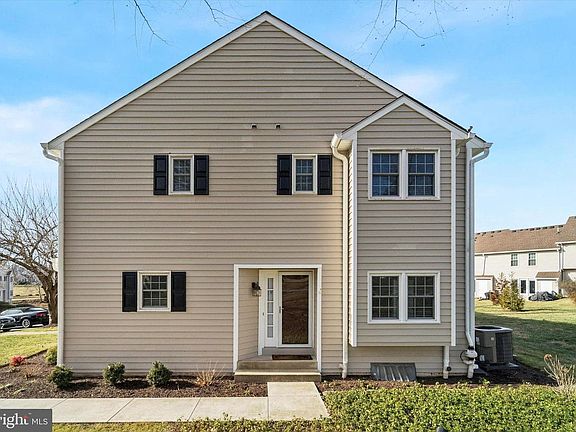 2nd image of 3405 Bridlewood Dr