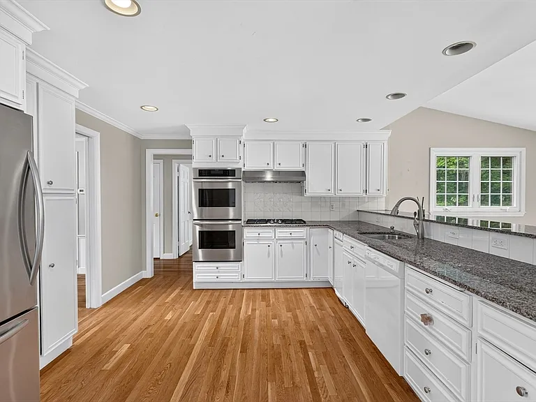 131 Montvale Rd — Photo 11