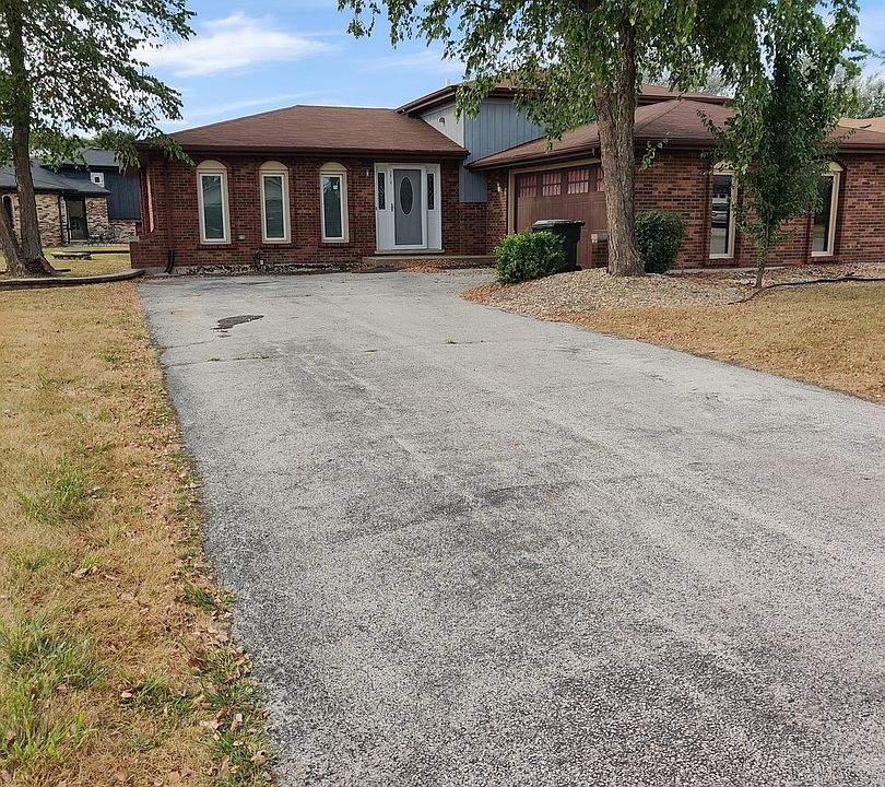 1st image of 2816 Lake Park Ct