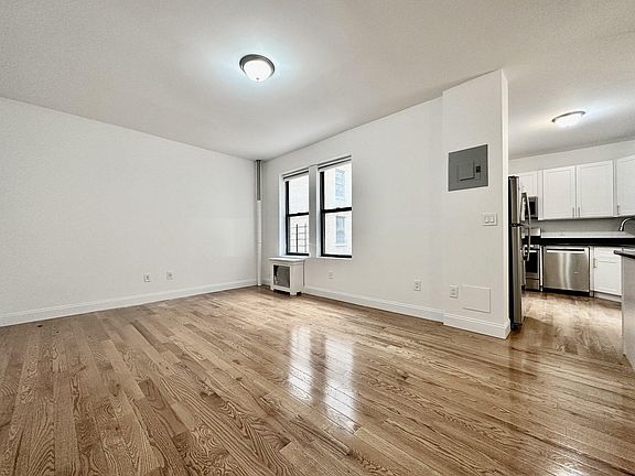 3rd image of 44 Bennett Ave #33K