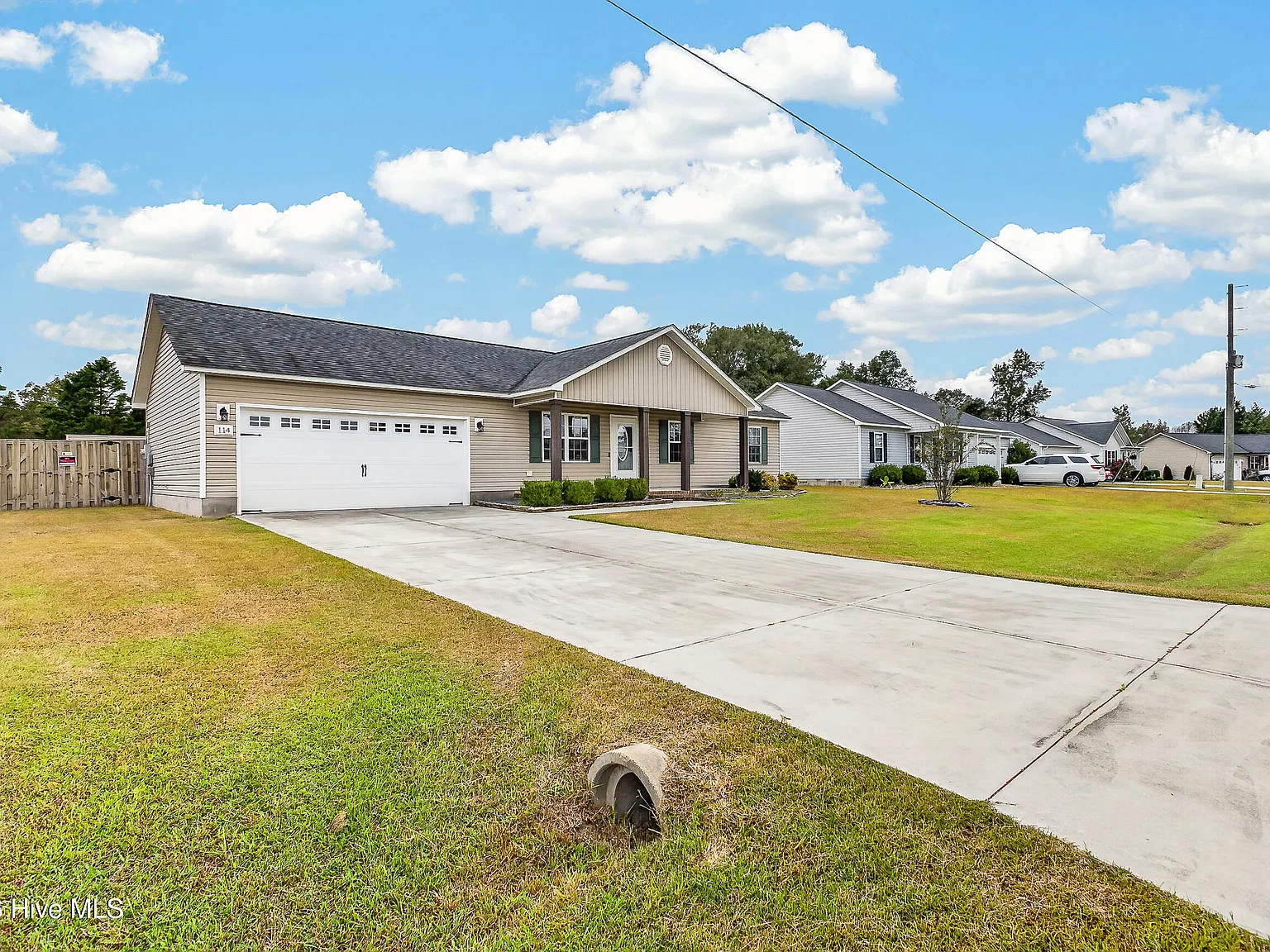 3 bed, 2.0 bath, 1680 sqft, $1,800 — Photo 2