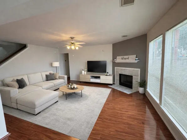 1126 Andover Dr, Pearland, TX 77584