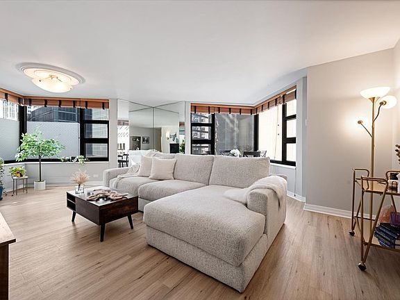 4th image of 401 E Ontario St APT 401