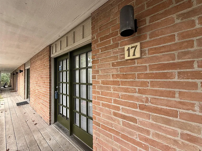 1801 Cortlandt St #17 — Photo 9