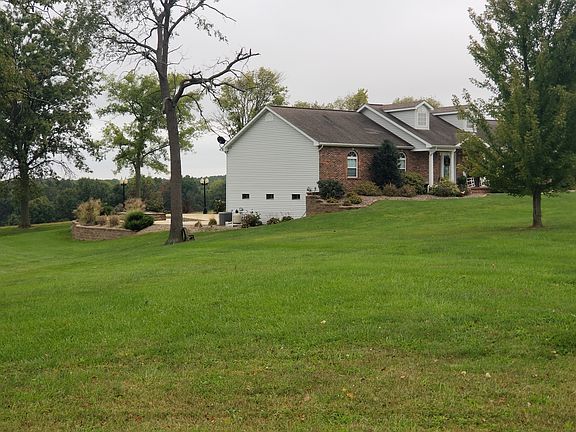 Side view of retaining wall