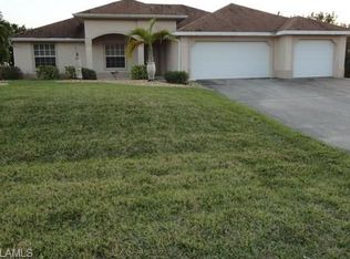 1402 NE 17th St, Cape Coral, FL 33909