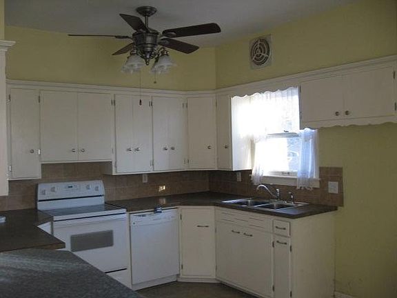 3rd image of 418 NE 8th St