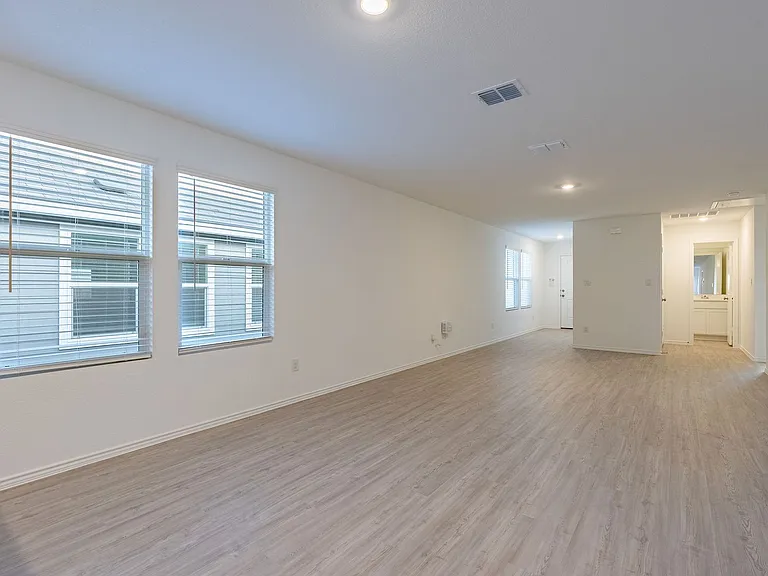 240 Sambre St — Photo 3