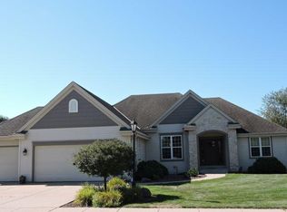 1229 Cardinal Dr, Oconomowoc, WI 53066