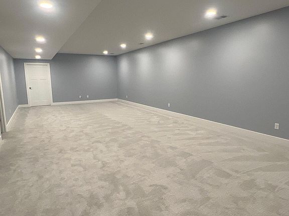 5th image of 3410 Meadow Cir E