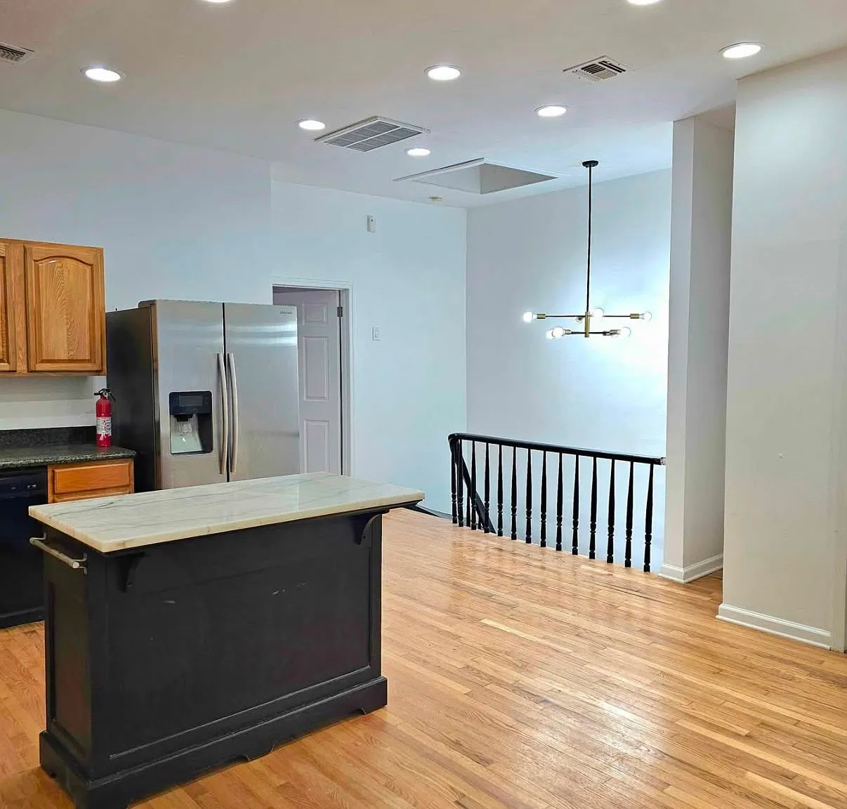 3 bed, 1100 sqft, $3,250 — Photo 1