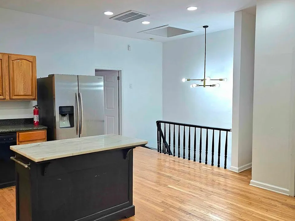 313 New York Ave #2