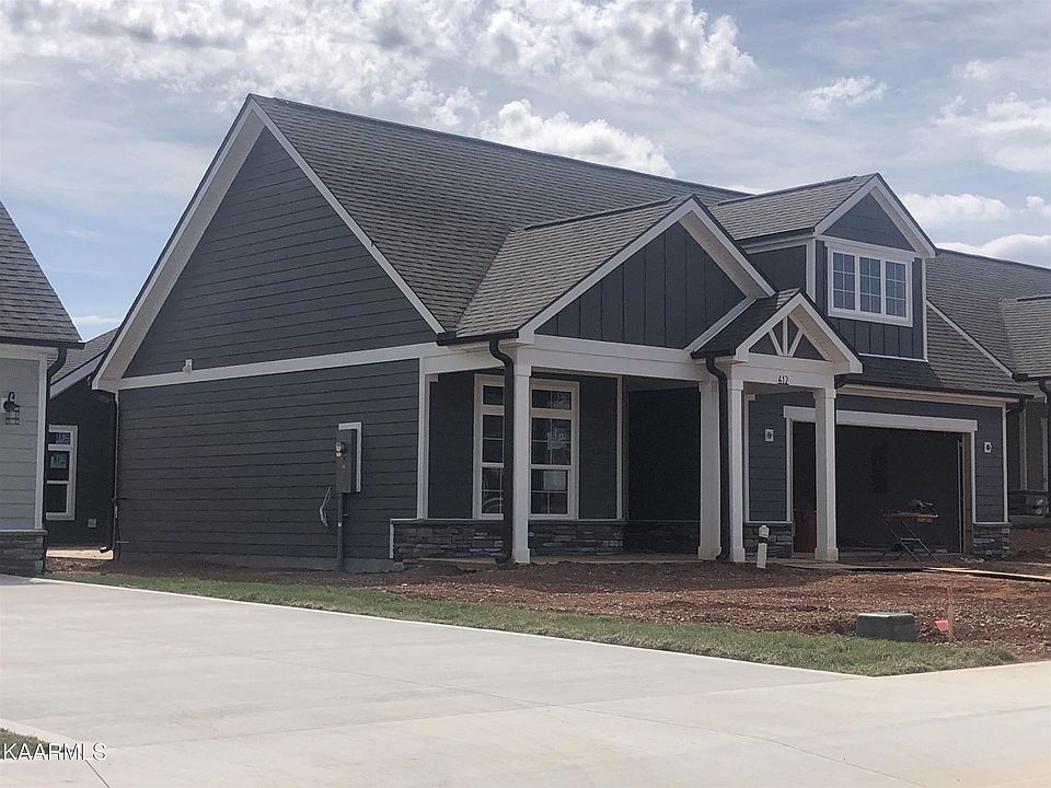 2nd image of 412 Sycamore Pl