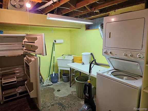 4th image of 703 N State St