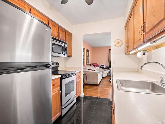 3rd image of 78 Cambridge Drive W