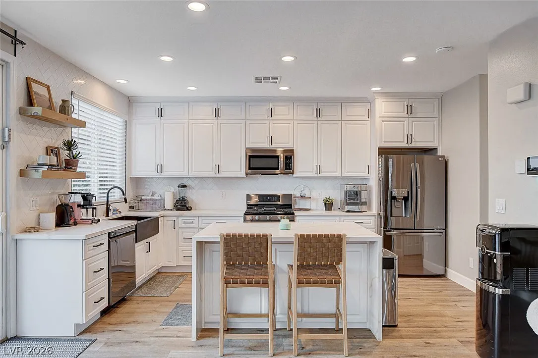 3 bed, 2.5 bath, 1618 sqft, $3,950 — Photo 1