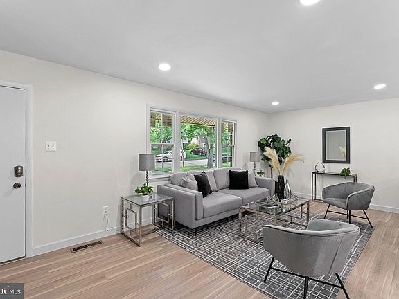 4th image of 1258 Redwood Ct