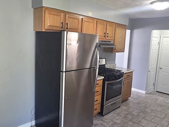 5th image of 887 Jamestown Ave