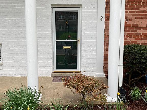 3rd image of 3262 Valley Dr
