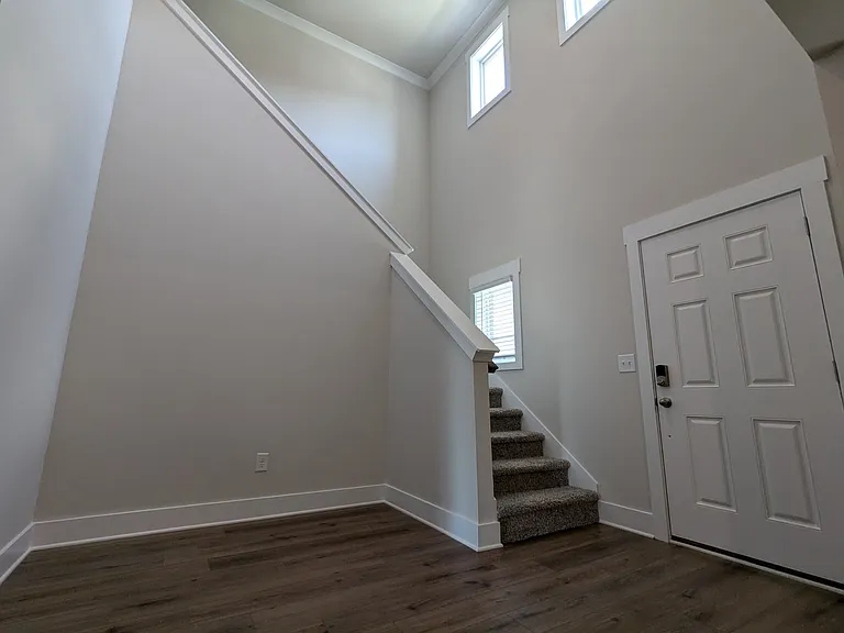416 Roderick Ln — Photo 9