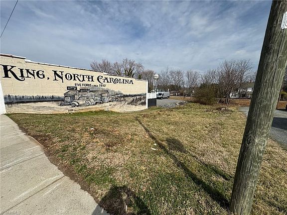 5th image of 127 E Dalton Rd