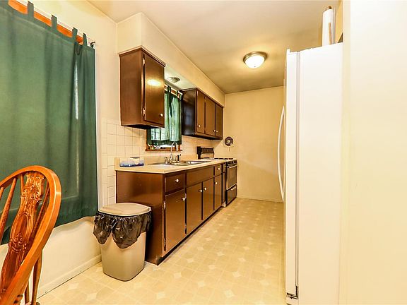 4th image of 2903 Sunset Dr