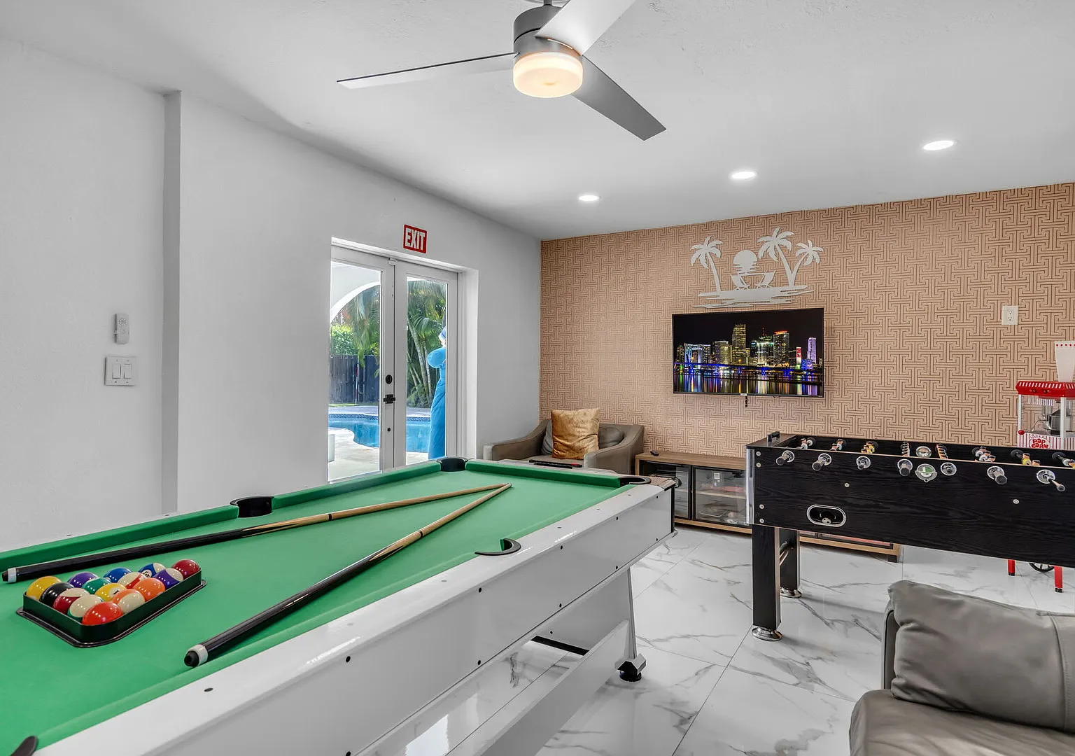 Heated Pool 5BR Sleeps 14 Game Room Near Beach — Photo 4