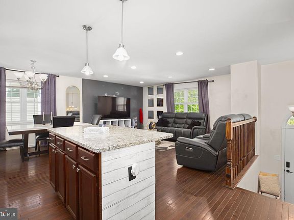 4th image of 317 12th St