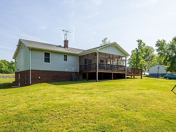 4th image of 1021 Bradley Creek Rd